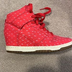 Nike WOMEN'S Dunk Sky Hi Print HYPER RED SAIL GUM SOLE SIZE US6.5/EUR37.5